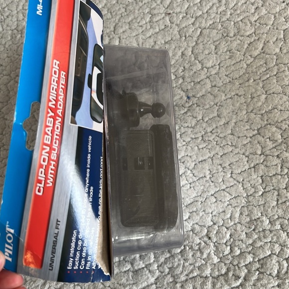 New Pilot Clip - On Baby Mirror with Suction Adapter - Picture 5 of 5